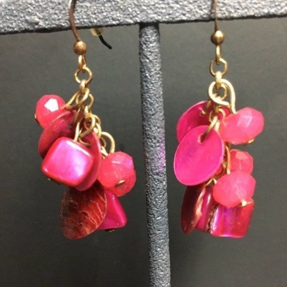 Dangle Pierced Earrings Hot Pink MOP Mother Of Pearl Shell Gold Barbie BoHo - Picture 1 of 3